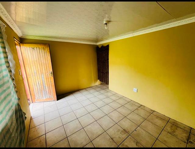 2 BEDROOM HOUSE FOR SALE IN UMLAZI U